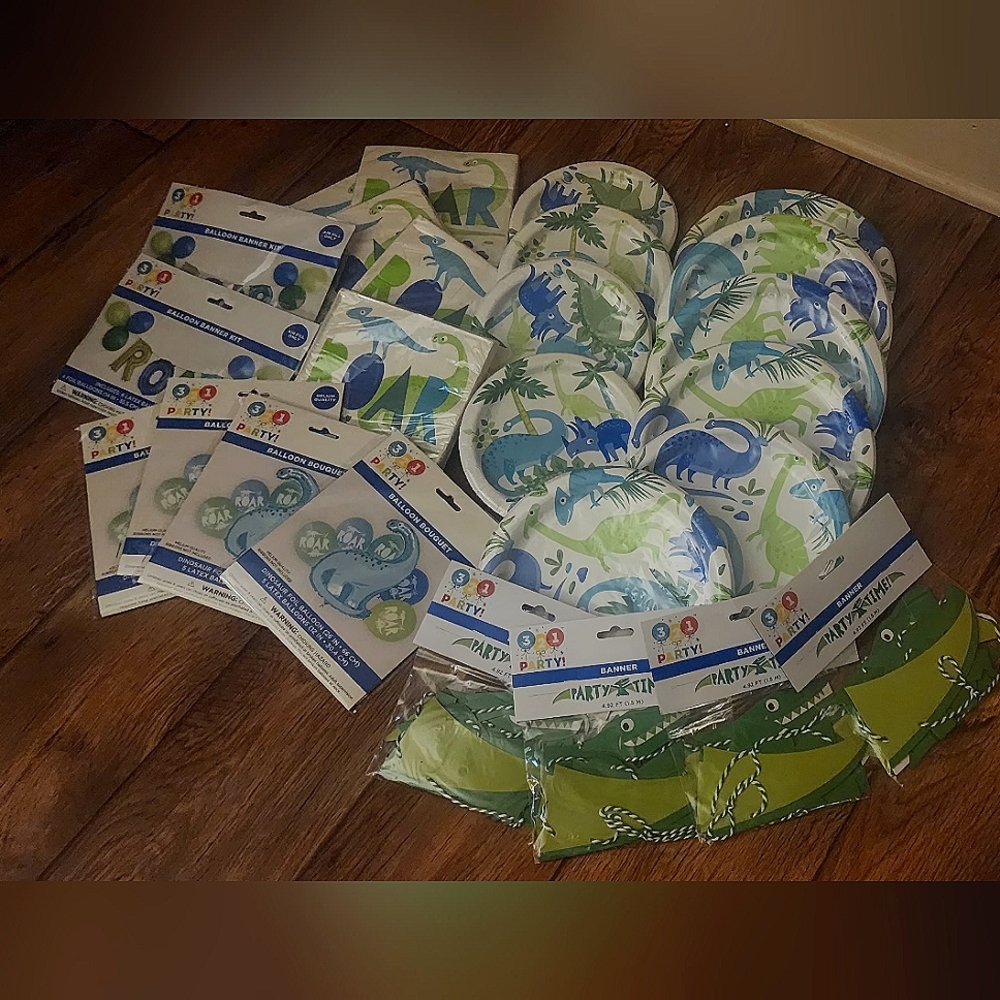 DINOSAUR PARTY SUPPLIES